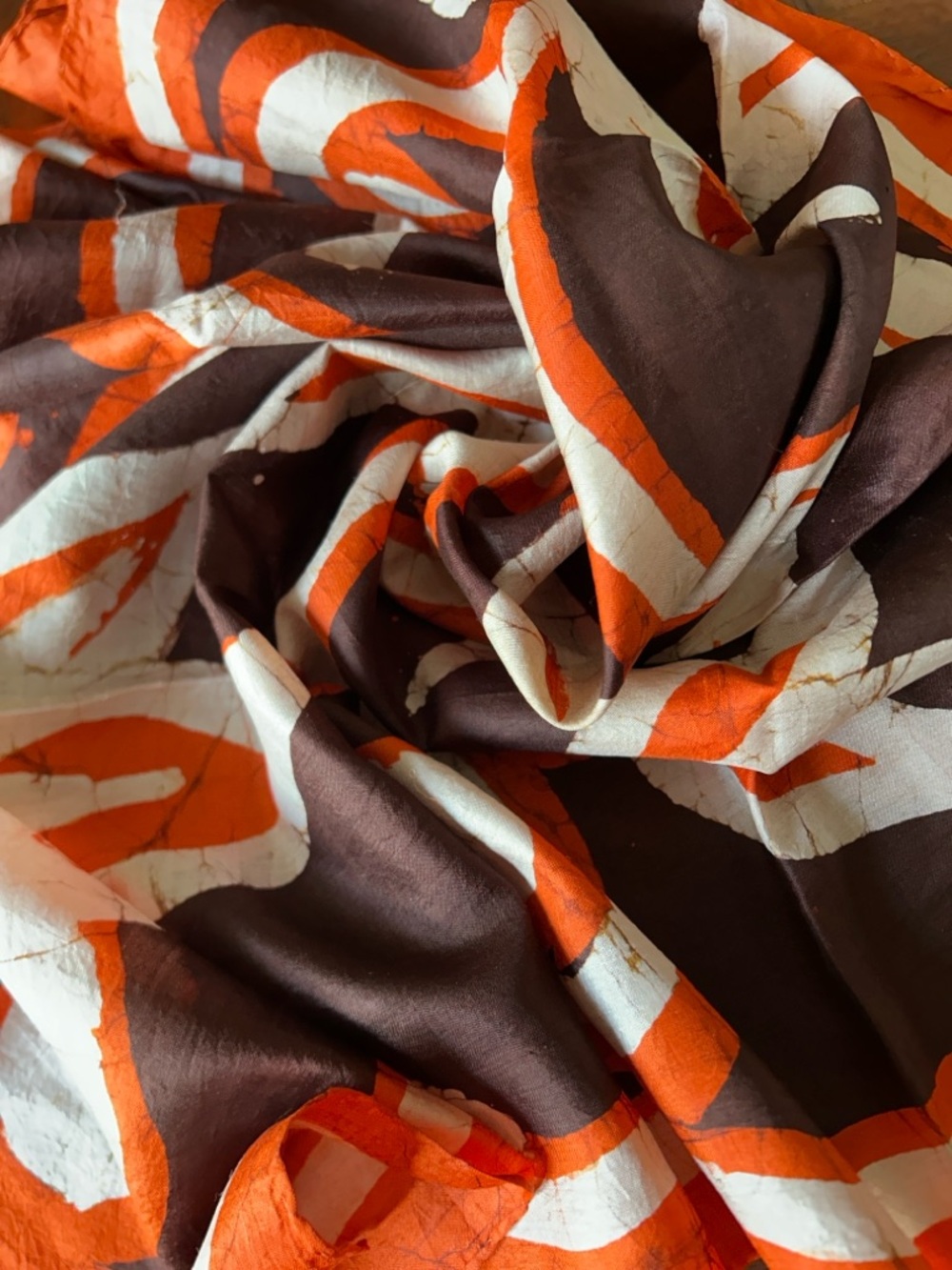 Orange Brown White Abstract Silk Scarf hand rolled and hand stitched 26“ x 26“ - Picture 7 of 8